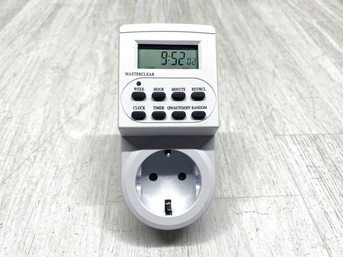 programator-czasowy-unitec-emt709-3680w-bialy