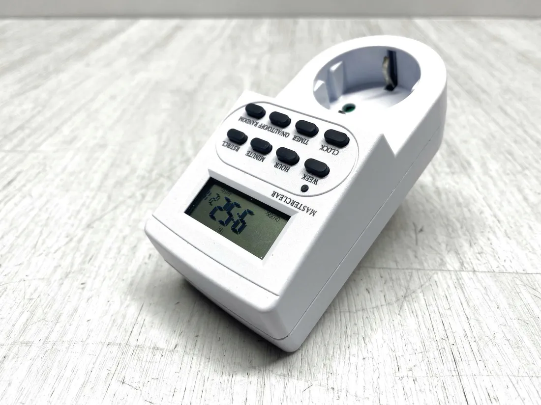 programator-czasowy-unitec-emt709-3680w-bialy