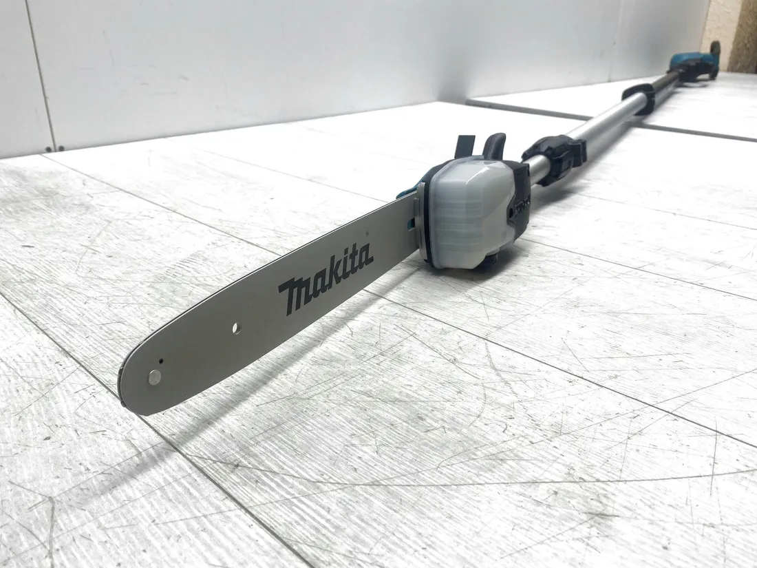 akumulatorowa-okrzesywarka-z-wysiegnikiem-makita-dua301z-2x18v