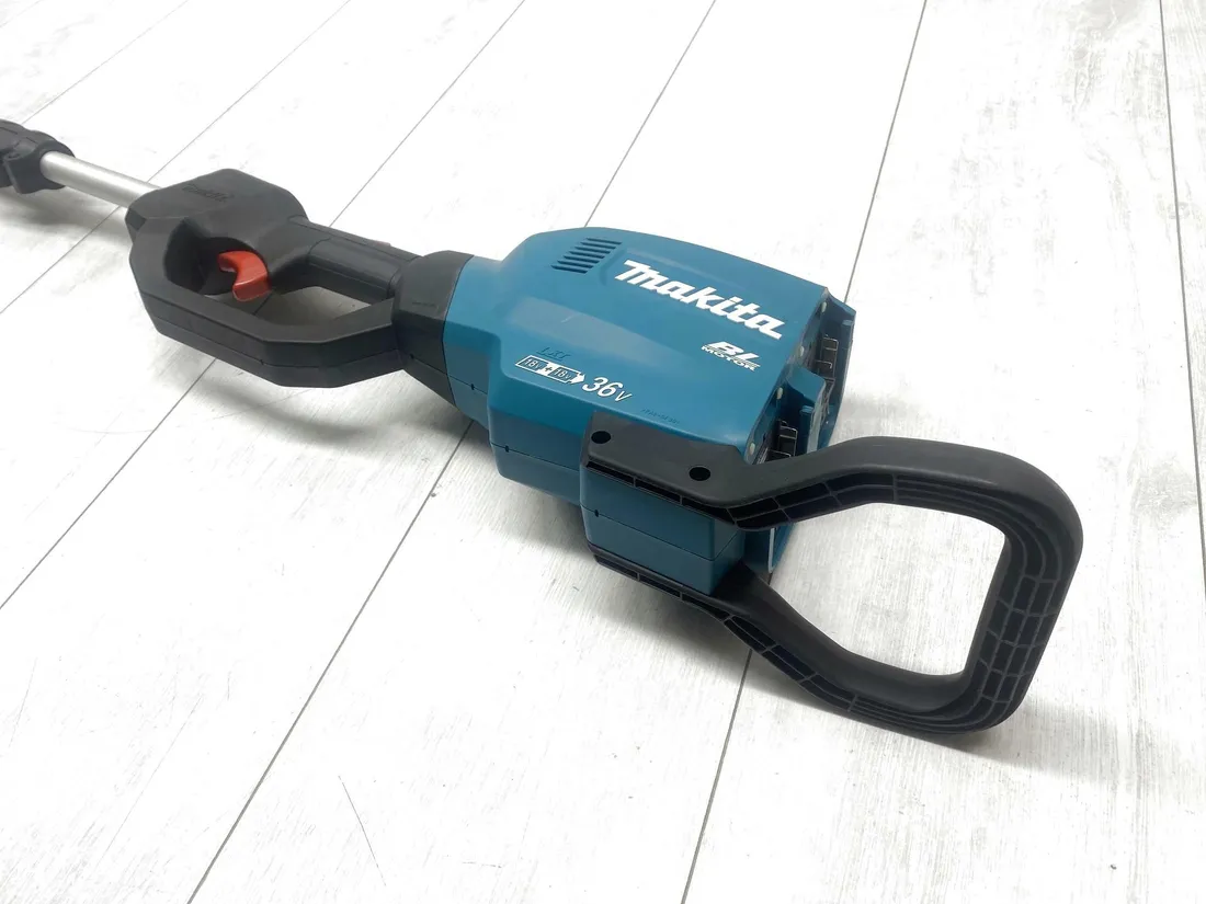 akumulatorowa-okrzesywarka-z-wysiegnikiem-makita-dua301z-2x18v-stan-powystawowy