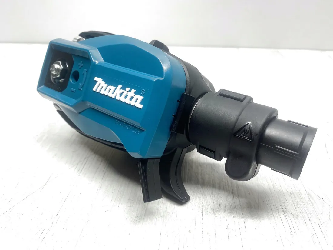 akumulatorowa-okrzesywarka-z-wysiegnikiem-makita-dua301z-2x18v