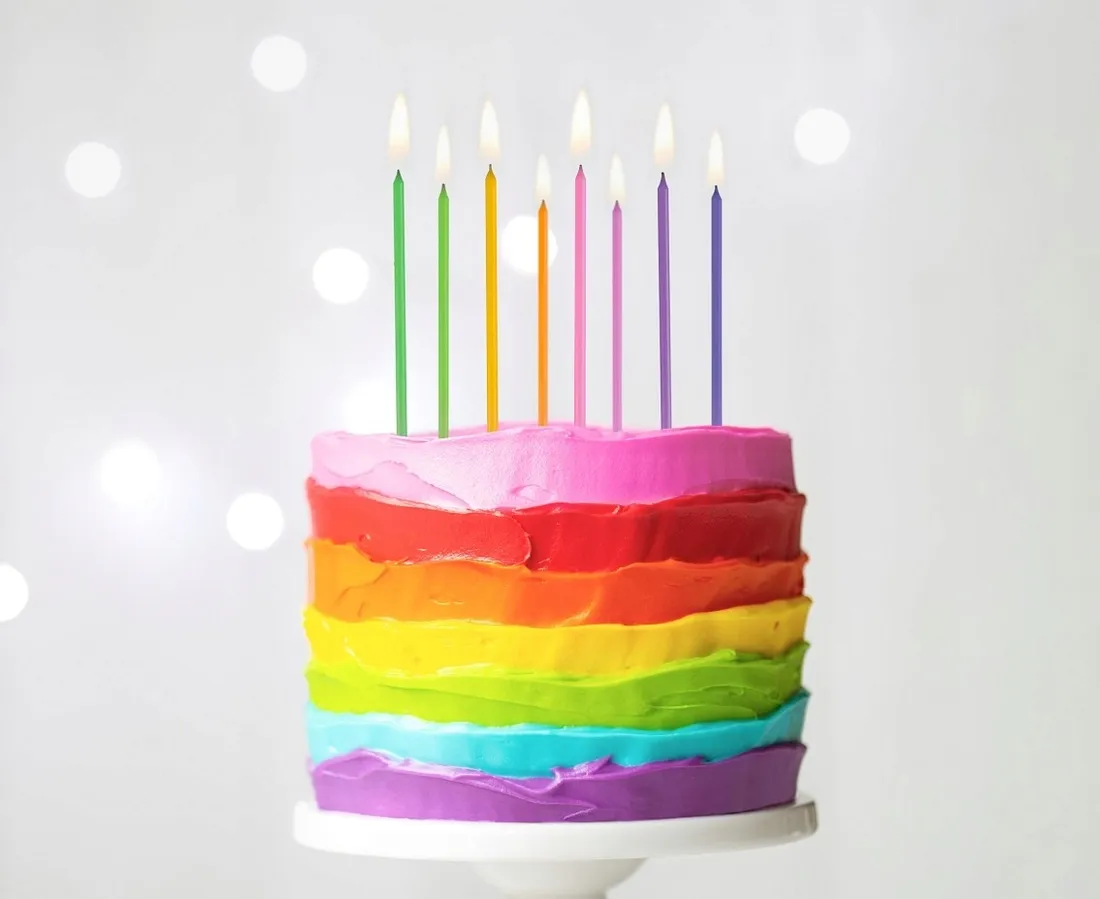 swieczki-pastelowe-kolorowe-na-tort-urodziny-8-szt