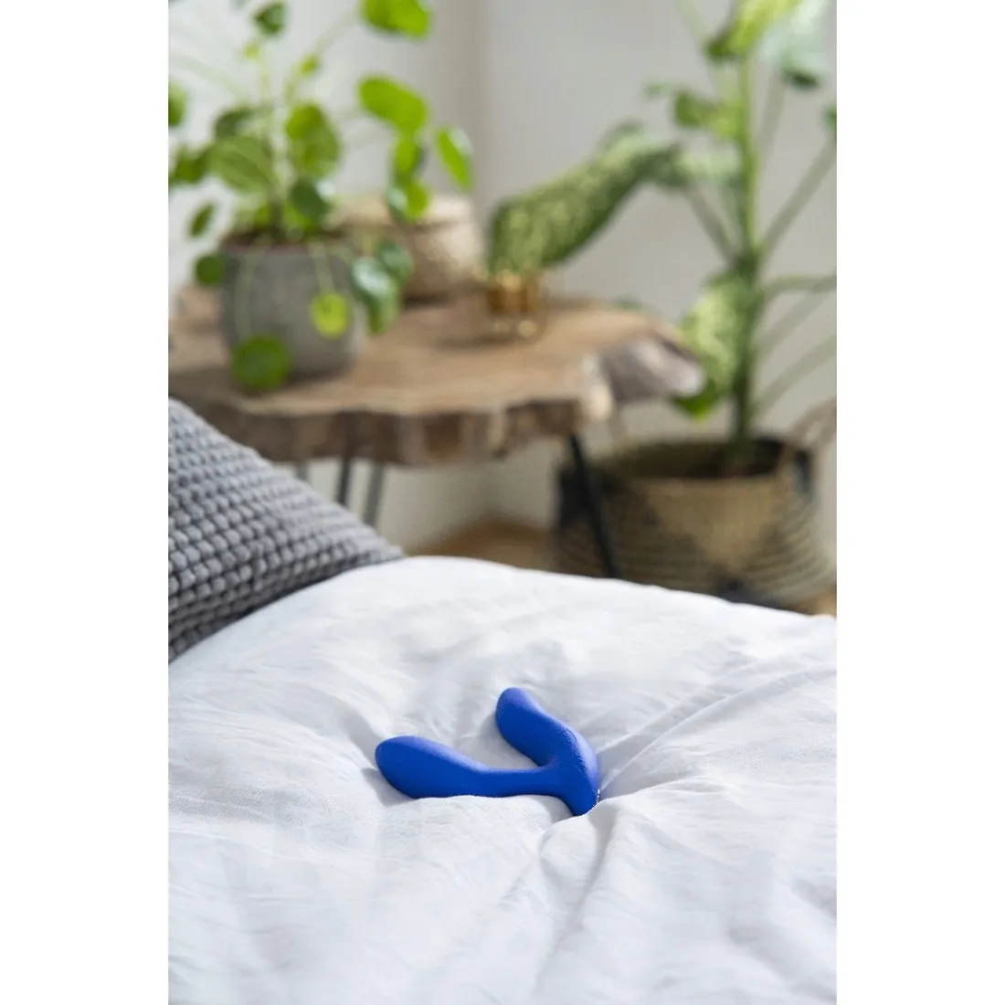 we-vibe-vector-royal-blue