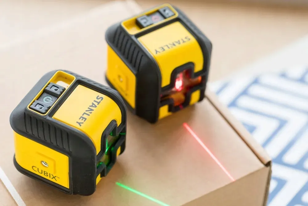 laser-krzyzowy-cubix-czerwony-stan-nowy