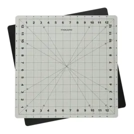 mata-obrotowa-fiskars-podkladowa-samogojaca-35x35cm-350x350x3-mm-1020694