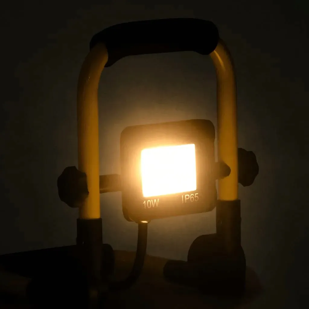 reflektor-led-z-uchwytem-10-w