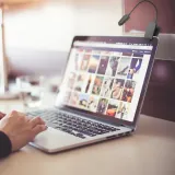 solidna-lampka-biurkowa-nocna-oswietlenie-regulowana-na-klips-bezprzewodowa-srednica-szerokosc-klosza-4-cm