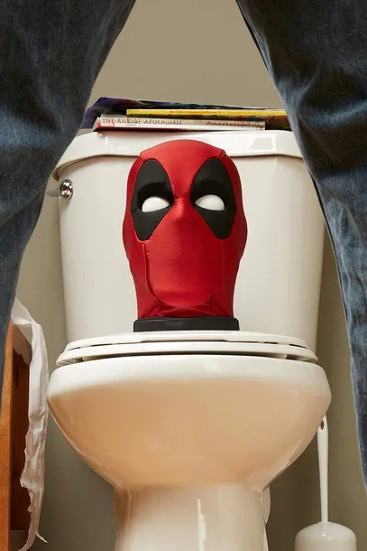 marvel-deadpool-figurka-premium-600-dzwiekow-wysokosc-produktu-8-5-cm
