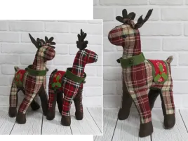 figurka-swiateczna-bozonarodzeniowa-maskotka-renifer-w-krate-50-cm-mix-wzor