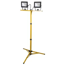 lampa-naswietlacz-na-statywie-30wx2-smd-led