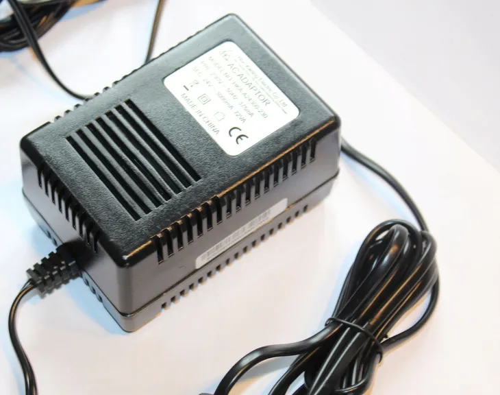 zasilacz-transformatorowy-adapter-hka-a24300-230-ac-24v-3a-72w-sieciowy-napiecie-wyjsciowe-24-v