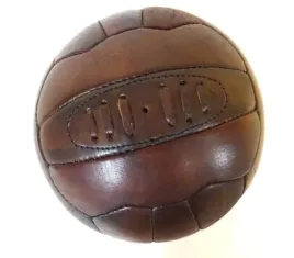 pilka-skorzana-retro-stara-pila-gala-nozna-futbol