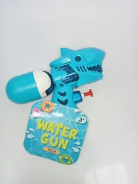 pistolet-na-wode-niebieski-rekin-smingus-dyngus
