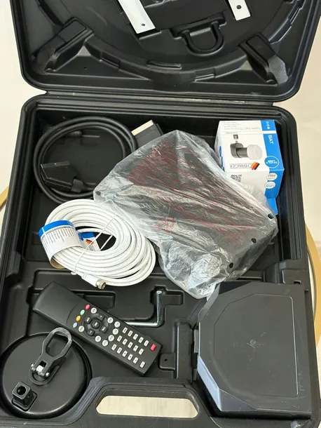 cyfrowy-system-satelitarny-antena-na-kemping-schwaiger-dekoder-dsr420e-stan-powystawowy-marka-bez-marki