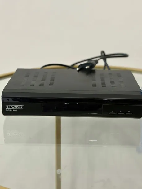 cyfrowy-system-satelitarny-antena-na-kemping-schwaiger-dekoder-dsr420e-kod-producenta-1-stan-powystawowy
