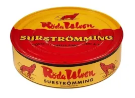 szwedzki-kiszony-sledz-surstromming-roda-ulven-puszka-400-g