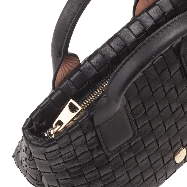 631604001-marka-dudu