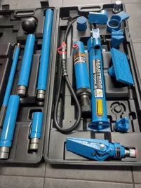 rozpieraki-hydrauliczne-20t-zestaw-walizka-mocny-zestaw-blacharski