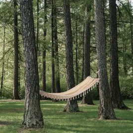 hamak-ogrodowy-jednoosobowy-wiszacy-boho-z-fredzlami-progarden-200-x-100-cm