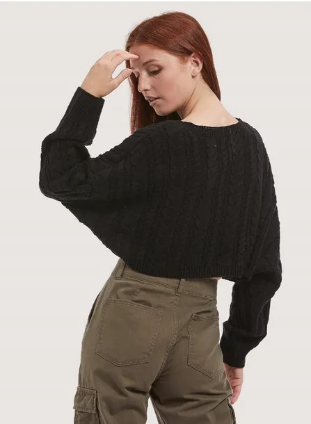 czarny-krotki-sweter-alcott-l-linia-regular