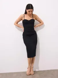 czarna-dopasowana-sukienka-midi-wiazana-mohito-s