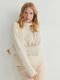 bezwoy-sweter-z-golfem-reserved-s