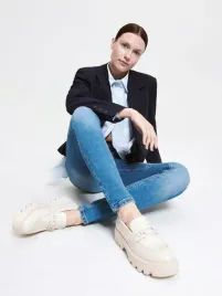 bezowe-mokasyny-na-grubej-podeszwie-reserved-37