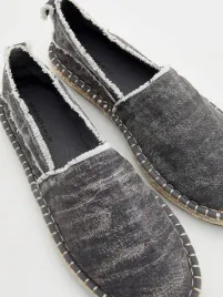 szare-espadryle-z-efektem-sprania-reserved-44