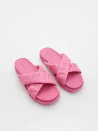 rozowe-klapki-z-imitacja-skory-reserved-39