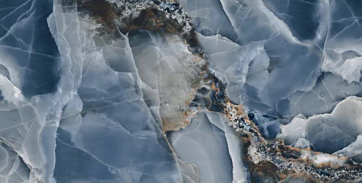 plytki-podlogowe-niebieski-marmur-ze-zlota-zyla-onyx-blue-60x120-polysk-kolor-niebieski