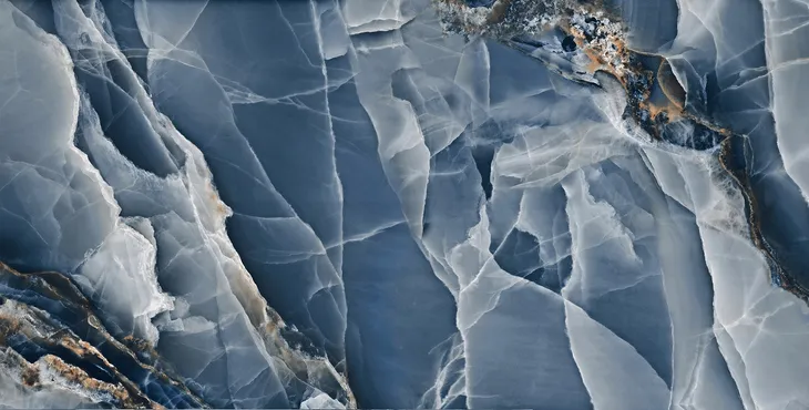 plytki-podlogowe-niebieski-marmur-ze-zlota-zyla-onyx-blue-60x120-polysk-format-prostokatny