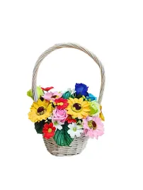 flowerbox-z-kwiatami-mydlanymi-dedykacja-prezent-kompozycja-kwiaty-stanela