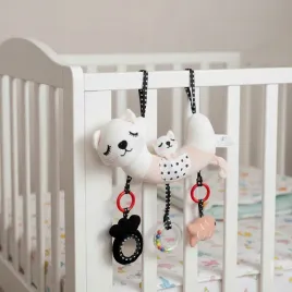 zawieszka-zabawka-kontrastowa-sensoryczna-do-wozka-fotelika-nosidelka-kotek