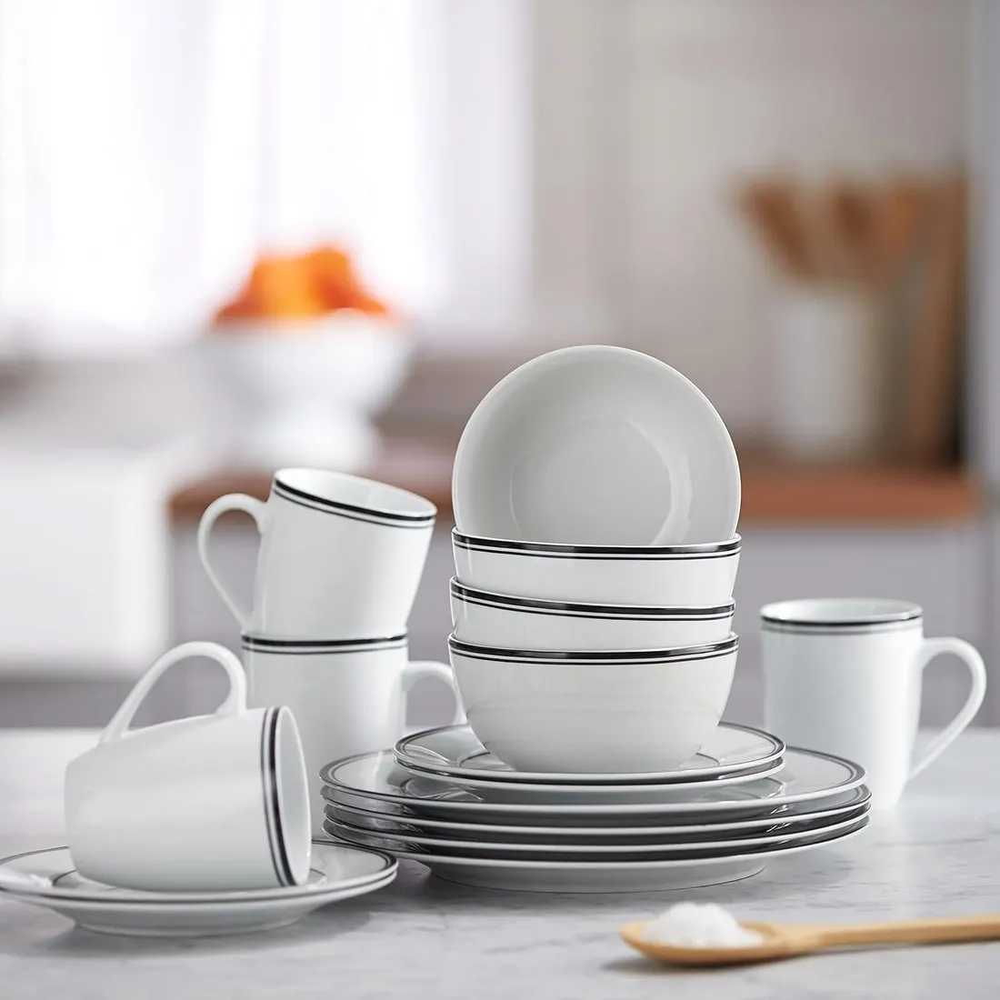 zestaw-obiadowy-amazon-basics-16-elemntow