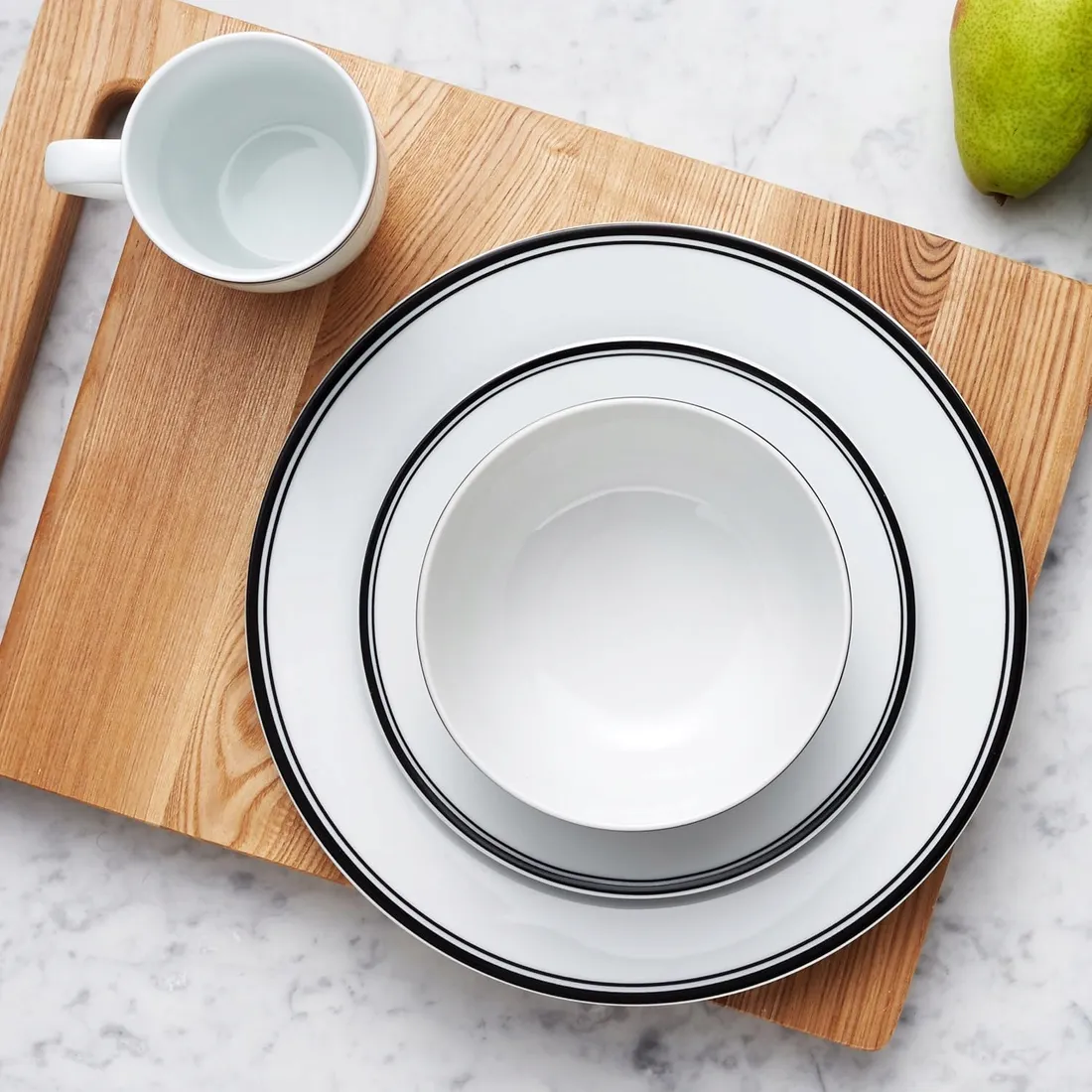 zestaw-obiadowy-amazon-basics-16-elemntow