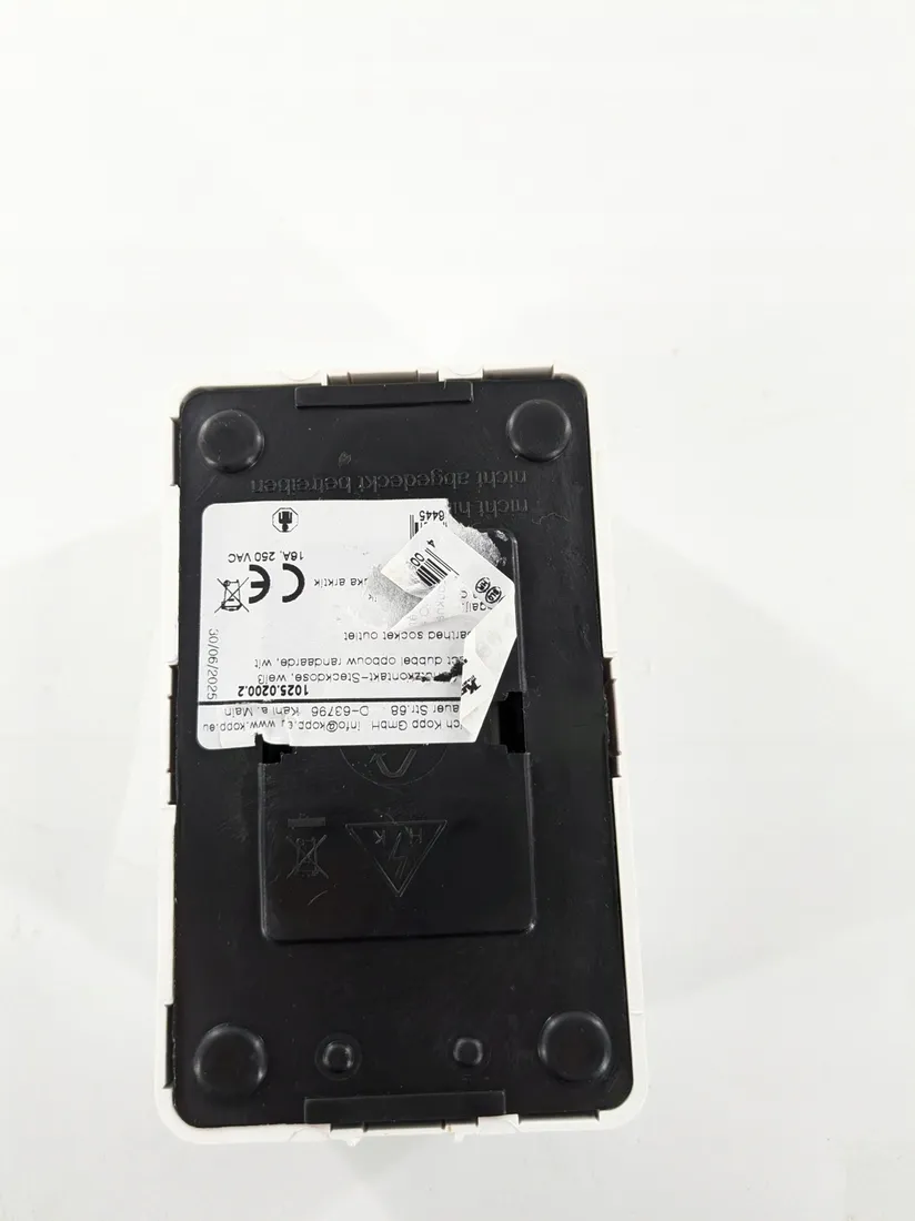 gniazdo-elektryczne-scienne-kopp-bialy-stan-powystawowy