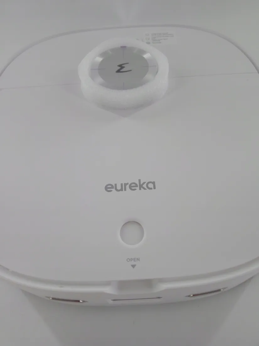 robot-sprzatajacy-eureka-j12-bialy