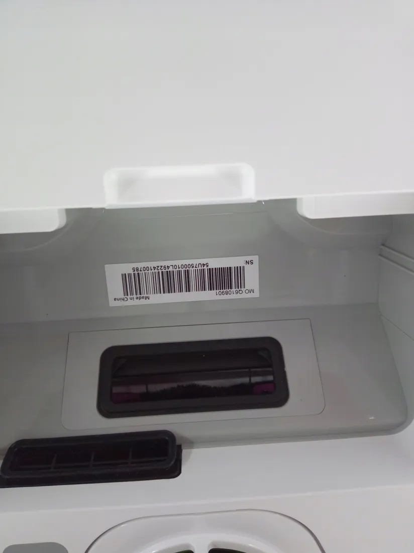 robot-sprzatajacy-eureka-j12-bialy