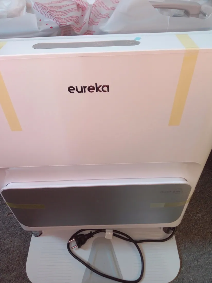 robot-sprzatajacy-eureka-j12-bialy