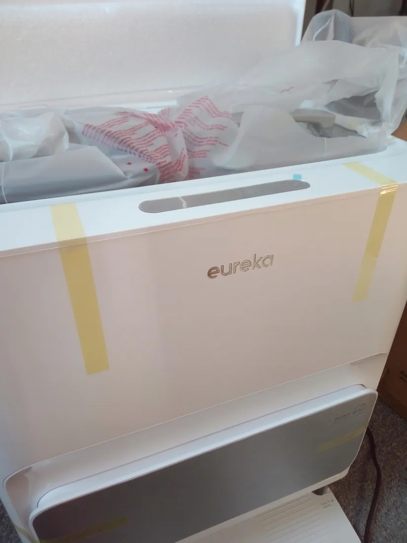 robot-sprzatajacy-eureka-j12-bialy-stan-powystawowy