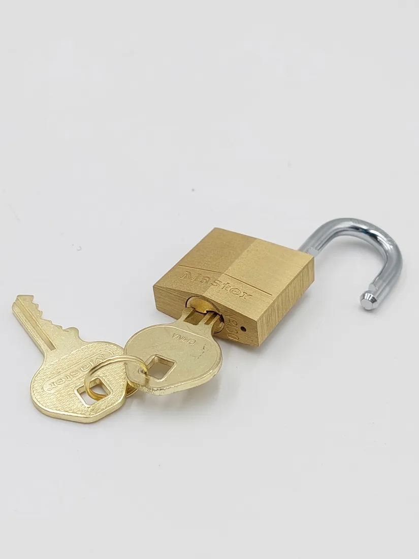 klodka-jarzmowa-na-klucz-master-lock-stan-powystawowy