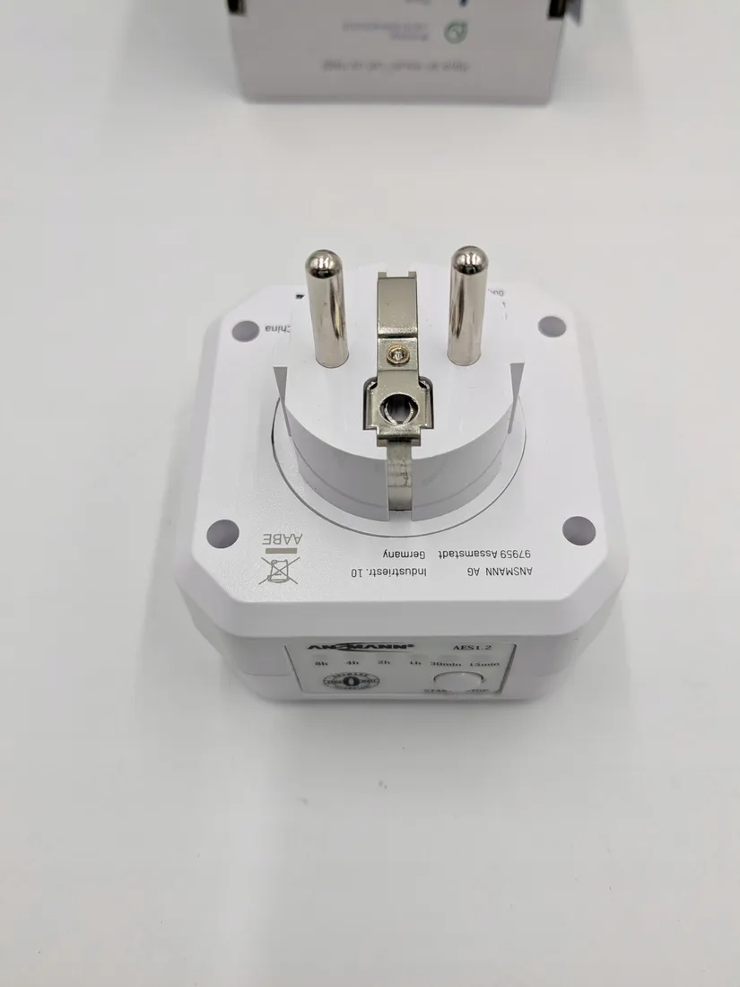 gniazdo-elektryczne-scienne-ansmann-bialy