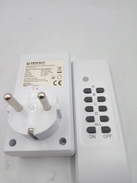 gniazdo-elektryczne-scienne-perfecthdug-bialy-typ-gniazda-gniazdo