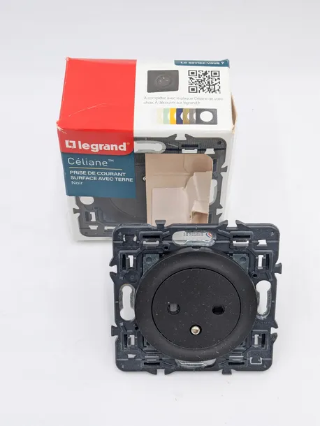 gniazdo-elektryczne-scienne-legrand-czarny-liczba-gniazdek-1-szt