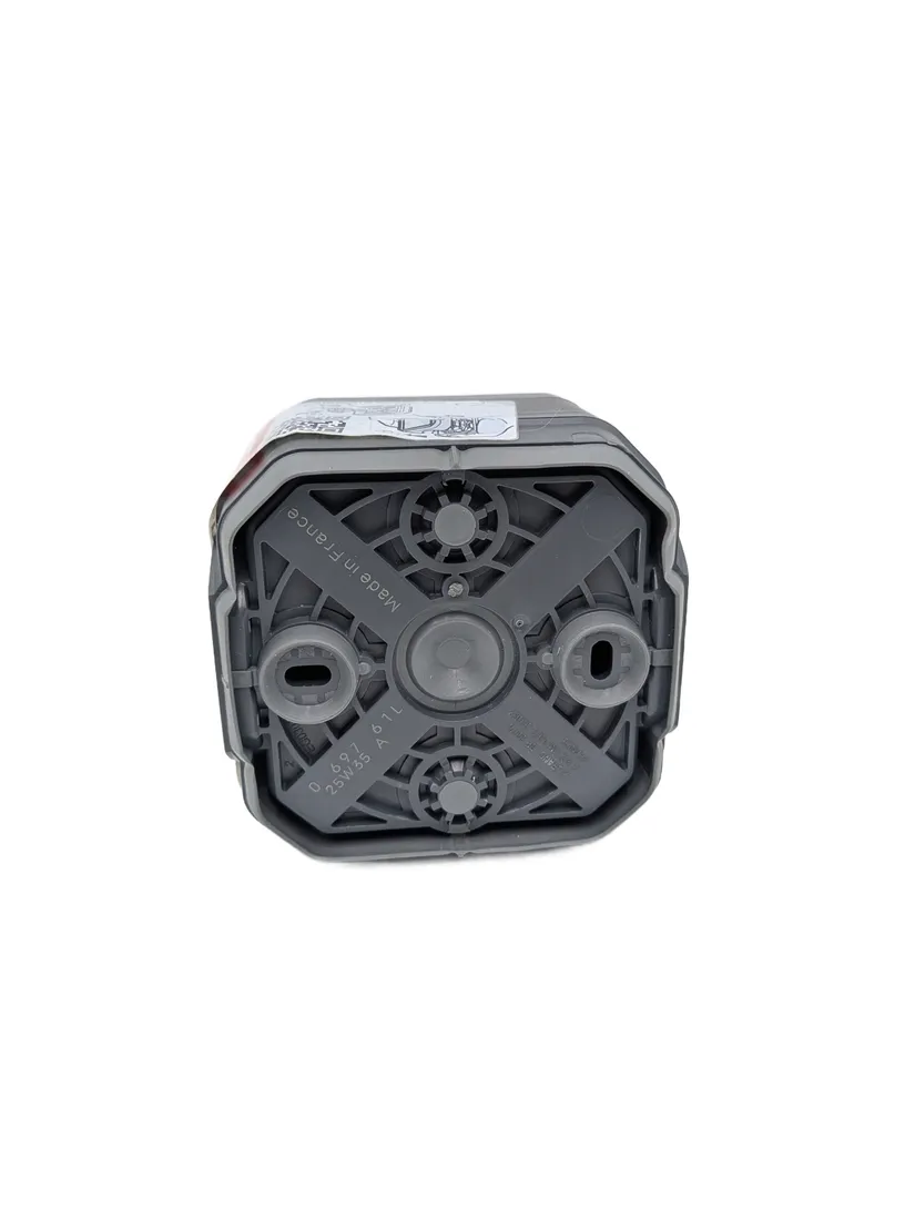 legrand-wylacznik-scienny-10a-stan-powystawowy