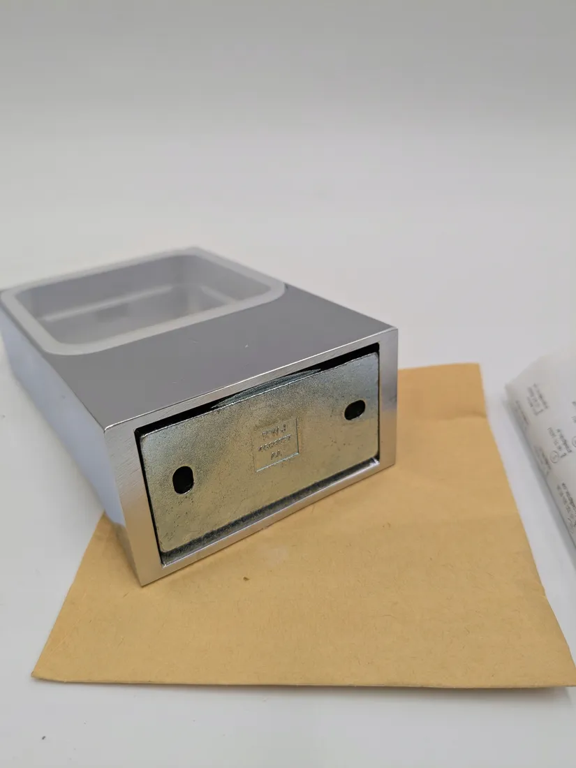 uchwyt-scienny-do-akcesoriow-grohe-selection-cube-40865000-stan-powystawowy