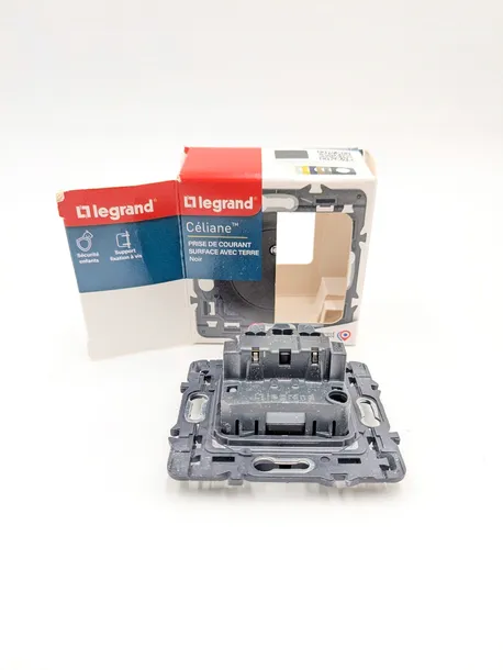 gniazdo-elektryczne-scienne-legrand-czarny-liczba-gniazdek-1-szt