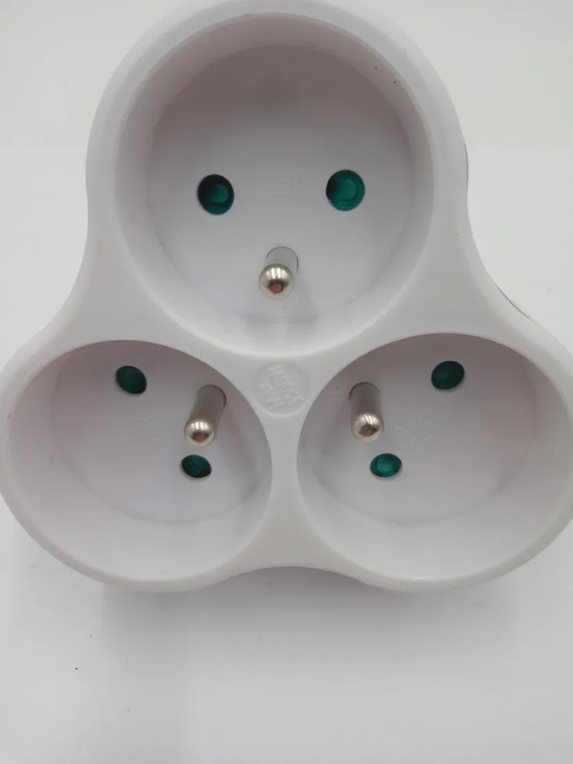 potrojne-gniazdko-3x16a-bialy