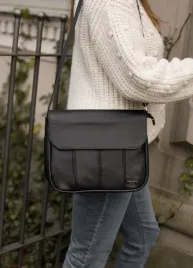 listonoszka-skorzana-she-s02-czarna