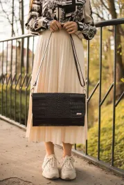 listonoszka-skorzana-she-398w-czarny-krokodyl